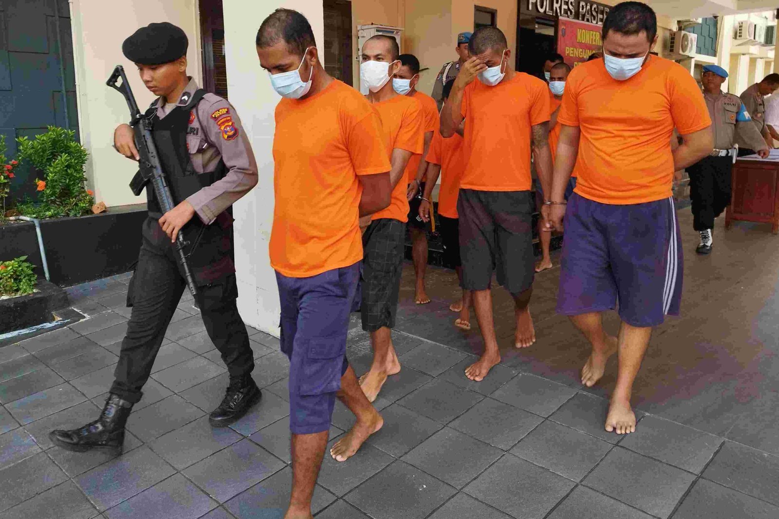 Sekongkol Dalam Melakukan Kejahatan – Embun Rohani